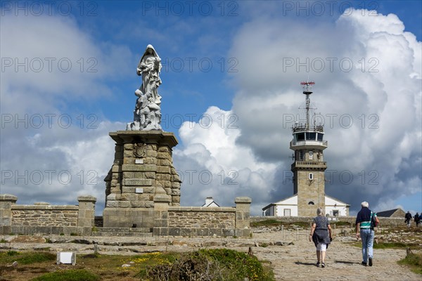 Notre Dame des Naufrages statue and the semaphore in Pointe du Raz