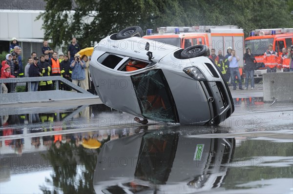 Car rollover test