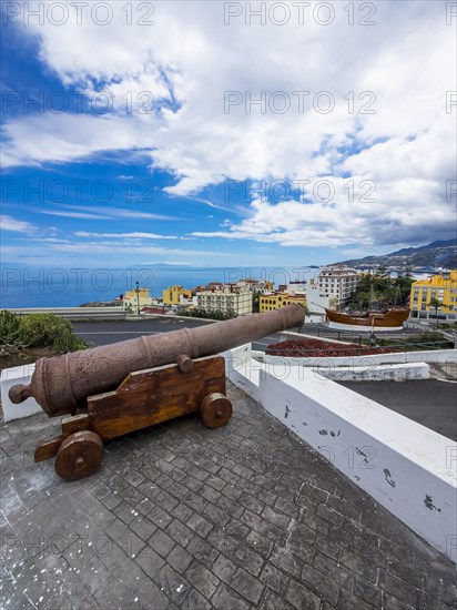 Cannon at the Castillo de la Virgen