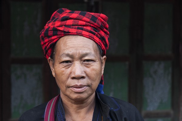 Man of the ethnic group of the Pa-O with traditional headdress