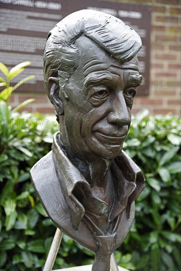 Rudi Carrell bust