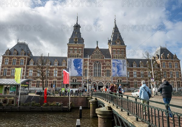 Bridge over Spiegelgracht in front of Rijksmuseum