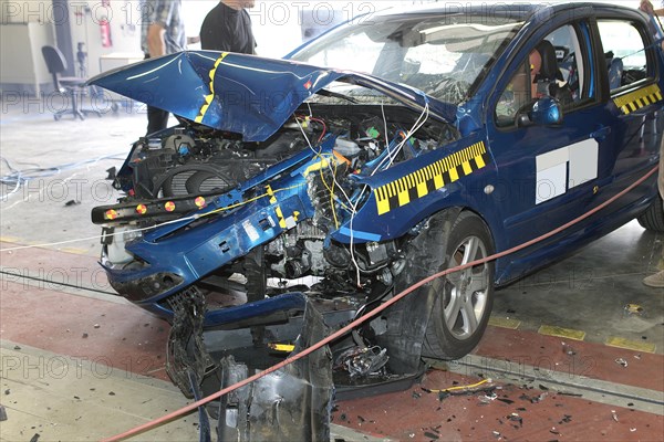 Car crash test