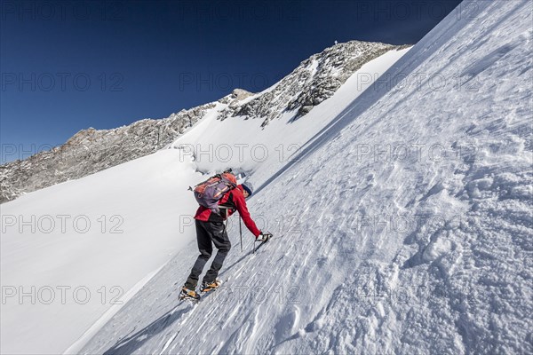 Mountaineers during the ascent to Hohen Weisszint