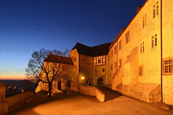 Schloss Neuenburg Castle at night