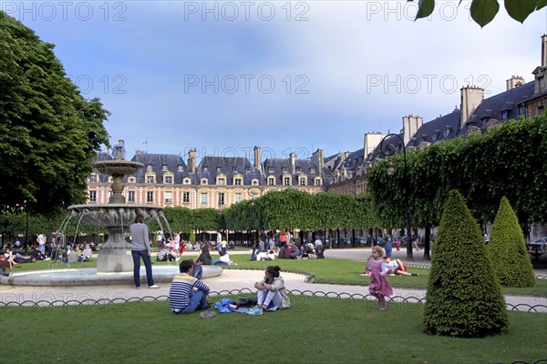 Place des Vosges with tourists
