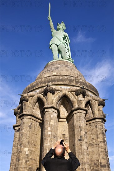 Man photographing the Hermannsdenkmal monument