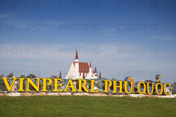 Entrance to the amusement park Vinpearl Phu Quoc