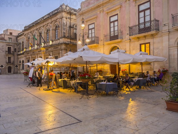 Cafes on Piazza Duomo