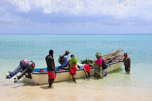 Boat being loaded on the beach of Ilots Choizil