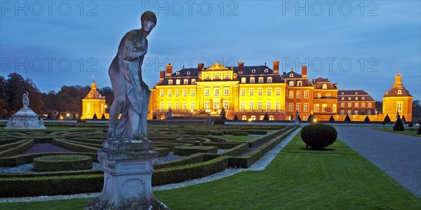 Schloss Nordkirchen palace with castle gardens