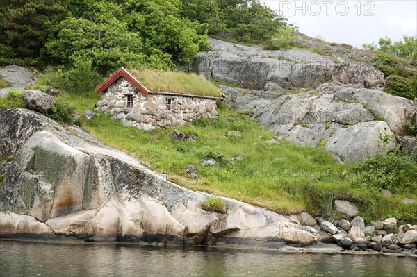 Old cottage on Sotenkanalen canal