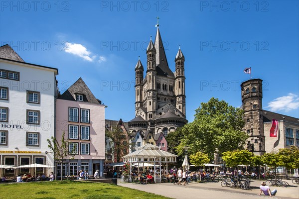 Fischmarkt square and Great St. Martin Church