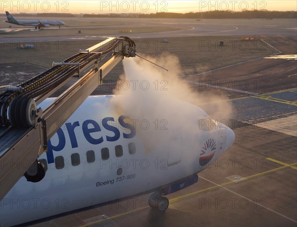 Aircraft de-icing