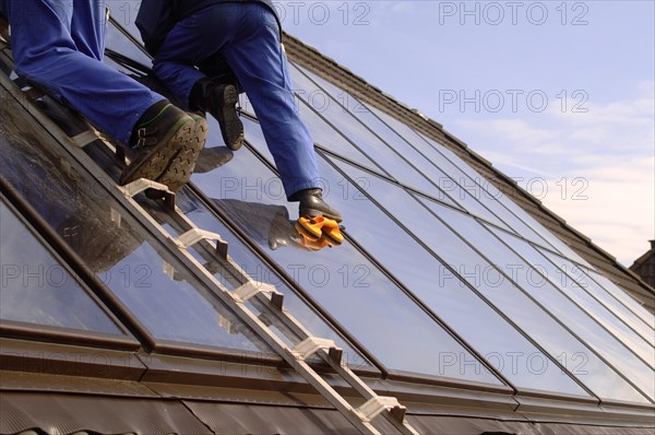 Assembly work on a low-energy house