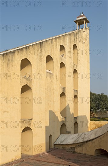 Giant sundial