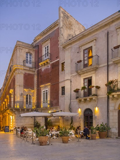 Cafes on Piazza Duomo