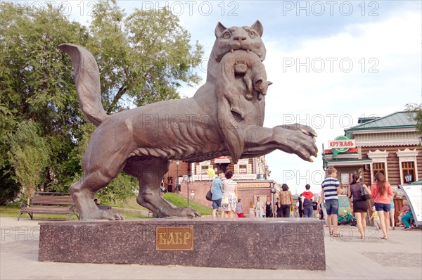 Babr or Siberian tiger bronze monument