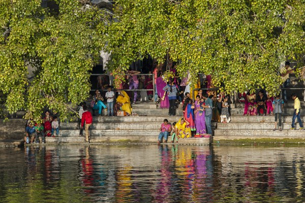 Scene on the banks of Lake Pichola in the historic centre