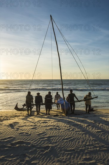 Malagasy fishermen coming back from a fishing trip