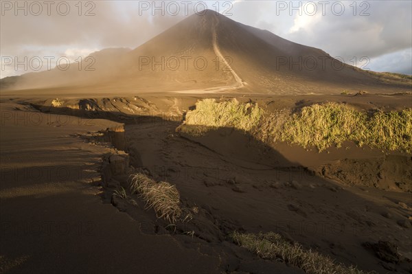 Dry riverbed in front of Ash Plain