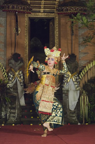 Legong dance at Puri Saren Palace