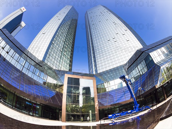 Main entrance and portal of Deutsche Bank