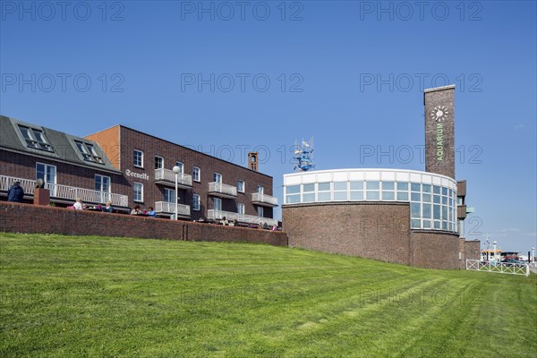 Strandhalle venue hall and aquarium at Wilhelmshaven's South Beach Promenade