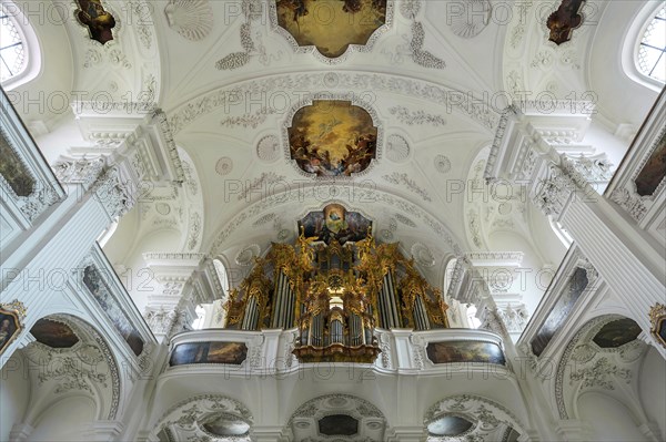 Organ loft