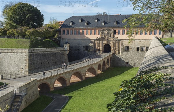 Commander's House with Peterstor gate