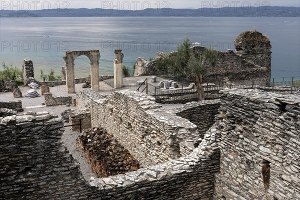 Walls of the Grottoes of Catullus