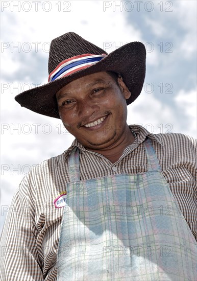 Smiling man with a hat and an apron