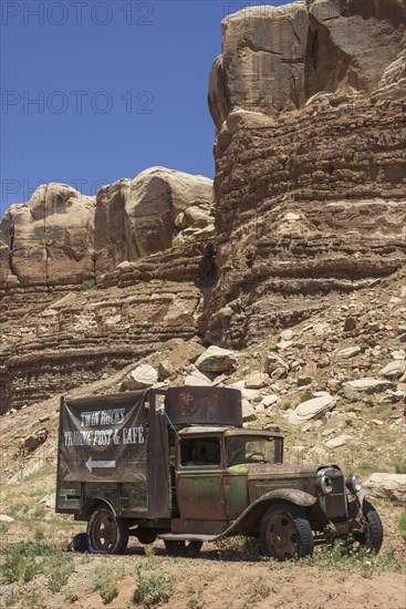 Old van with advertising for the Twin Rocks Cafe