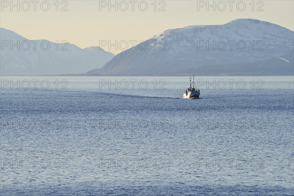 Ship in the Sortlandsund between islands