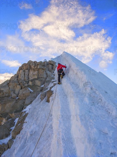 Roped alpinist climbing