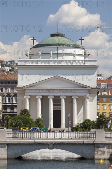 Classical church Sant'Antonio Taumaturgo on Canal Grande