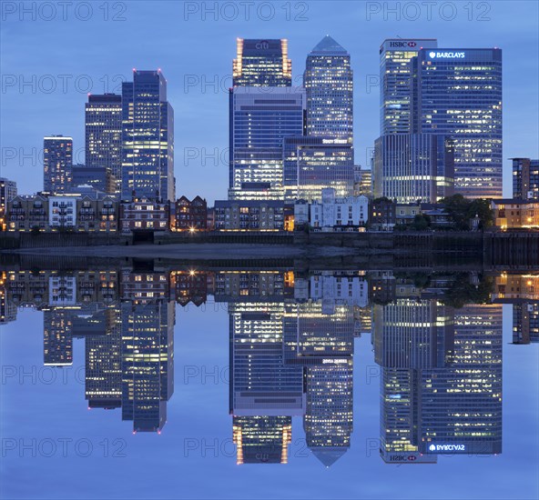 View over the Thames on Canary Wharf