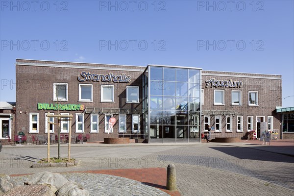 Strandhalle venue hall and aquarium at Wilhelmshaven's South Beach Promenade