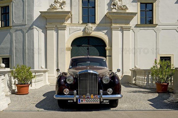 Bentley S1