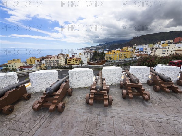 Cannons at the Castillo de la Virgen