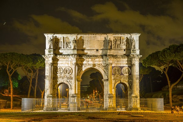 Arch of Constantine at night