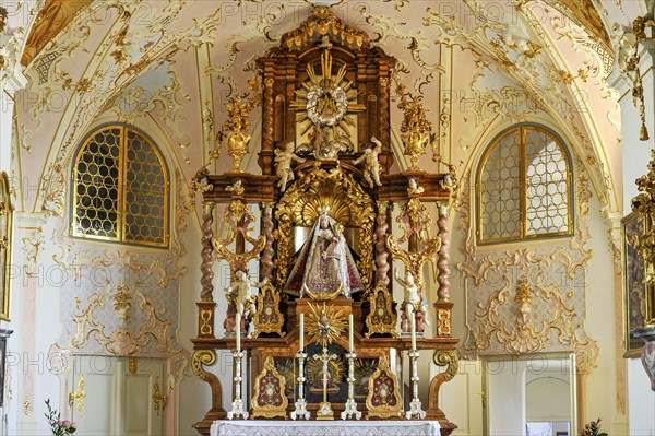 Main altar with painting