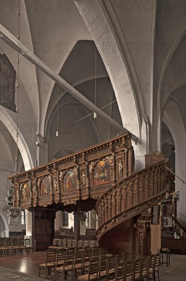 Choir screen