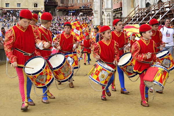 Children drumming group of the Contrada of the Snail