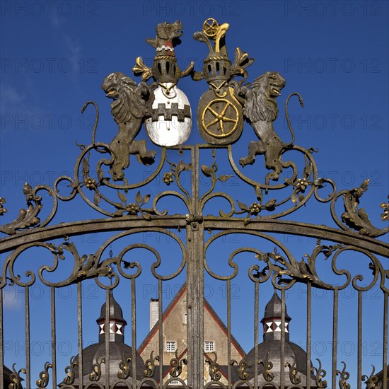 Entrance gate of Schloss Neuenhof castle