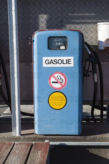 Gas pump