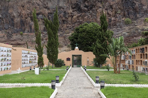 Cemetery with urn-graves