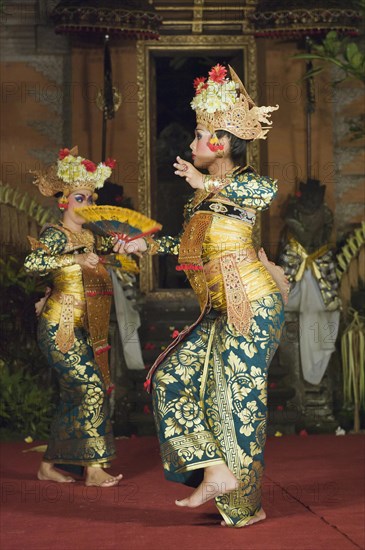 Legong dance at Puri Saren Palace