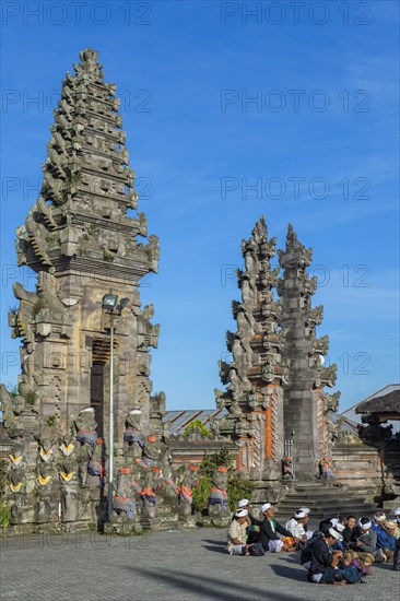 Believers in the Pura Ulun Danu Batur temple