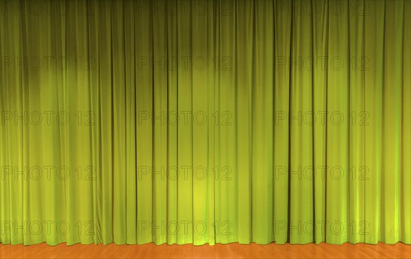 A curtain in green